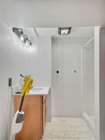 406 1st Street E, Altoona, IA 50009