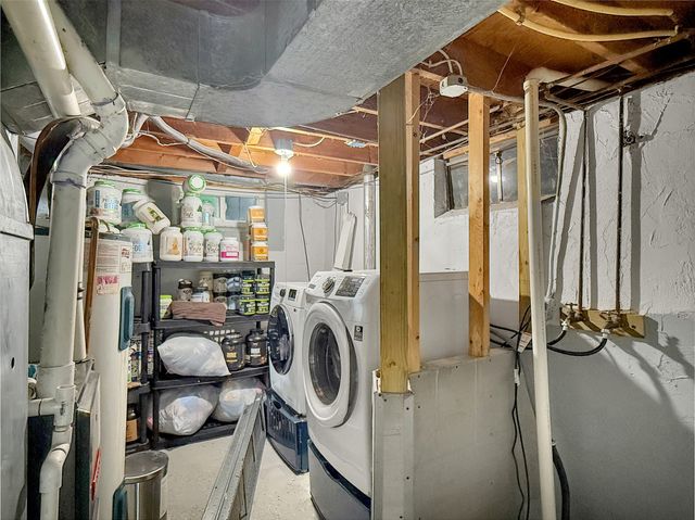 406 1st Street E, Altoona, IA 50009