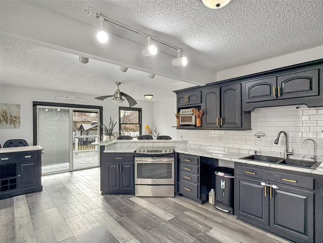 406 1st Street E, Altoona, IA 50009