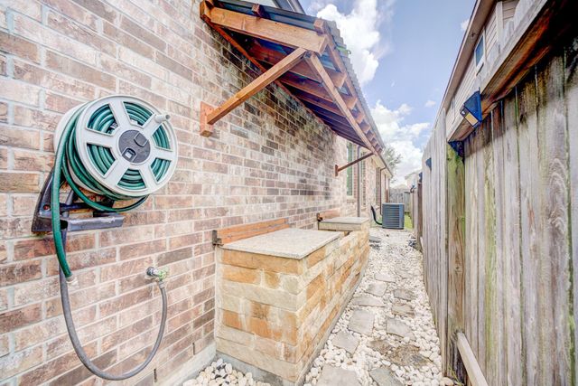 4804 Ladona Court, League City, TX 77573