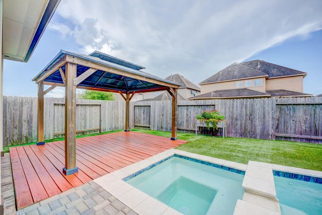 4804 Ladona Court, League City, TX 77573