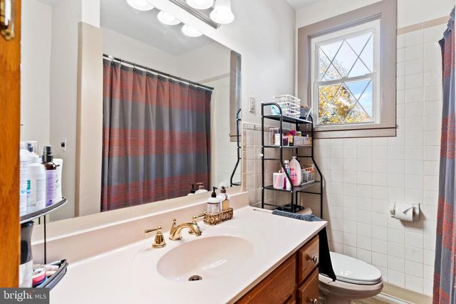 915 MAIN ST, Harrisburg, PA 17113