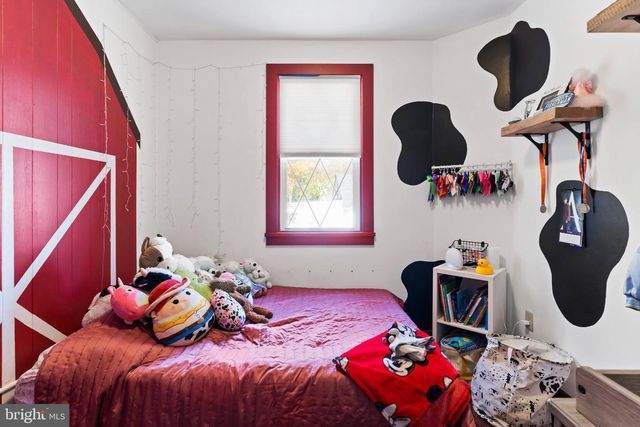 915 MAIN ST, Harrisburg, PA 17113