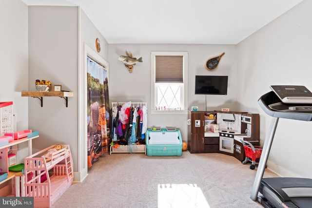 915 MAIN ST, Harrisburg, PA 17113