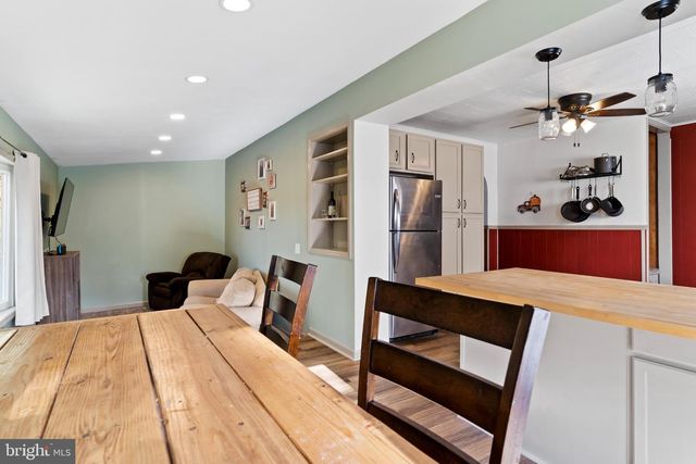 915 MAIN ST, Harrisburg, PA 17113