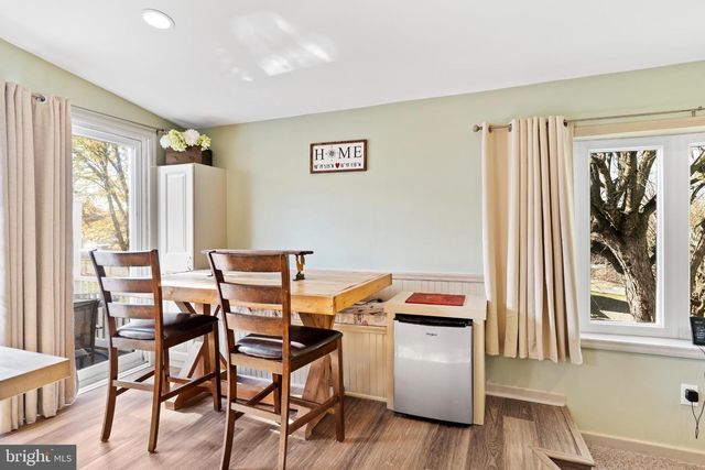 915 MAIN ST, Harrisburg, PA 17113