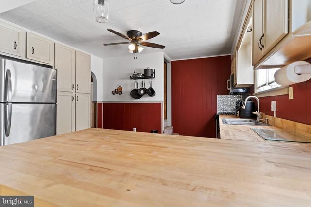 915 MAIN ST, Harrisburg, PA 17113