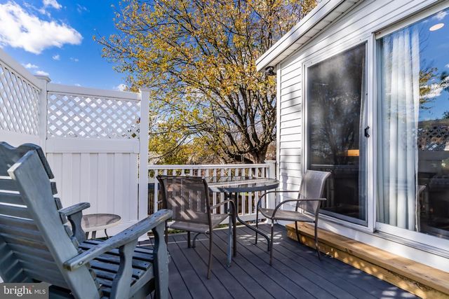 915 MAIN ST, Harrisburg, PA 17113