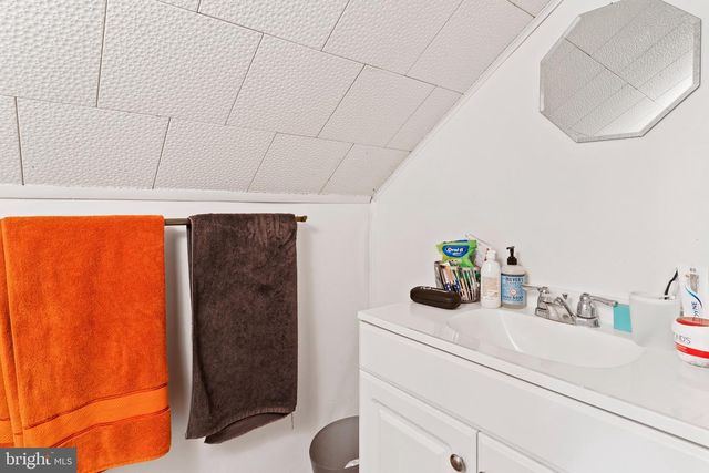 915 MAIN ST, Harrisburg, PA 17113