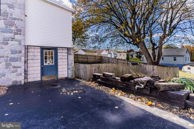 915 MAIN ST, Harrisburg, PA 17113