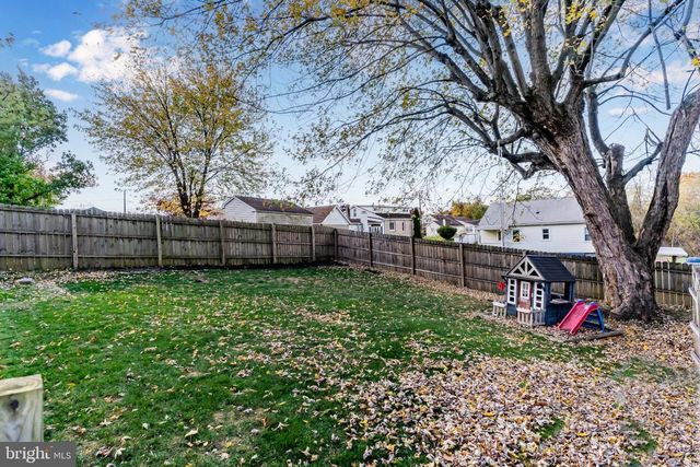 915 MAIN ST, Harrisburg, PA 17113