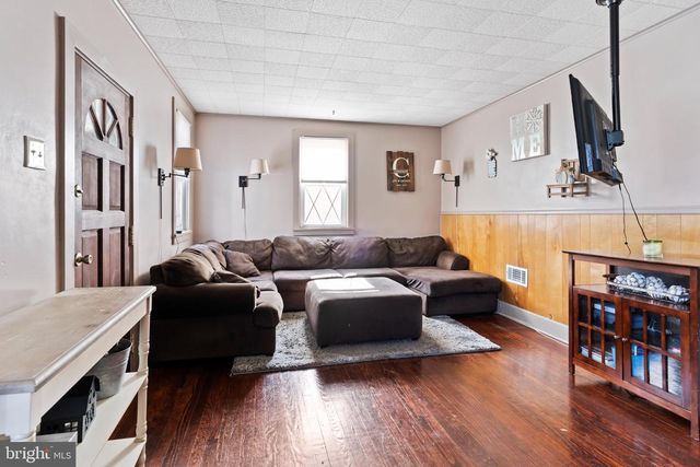 915 MAIN ST, Harrisburg, PA 17113