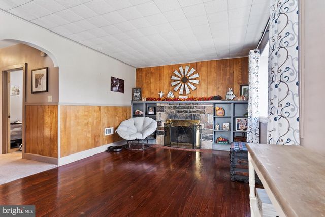 915 MAIN ST, Harrisburg, PA 17113