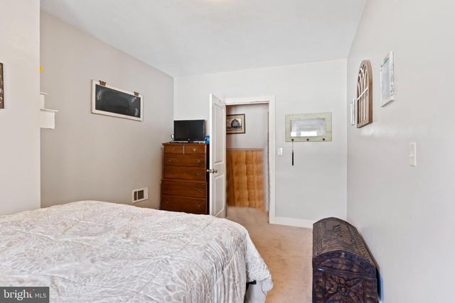 915 MAIN ST, Harrisburg, PA 17113