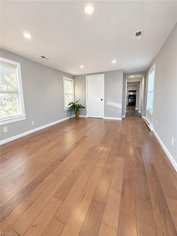 906 Carolina ST, Hampton, VA 23669