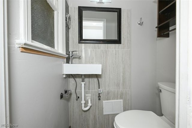 3699 Bainbridge Road, Cleveland Heights, OH 44118