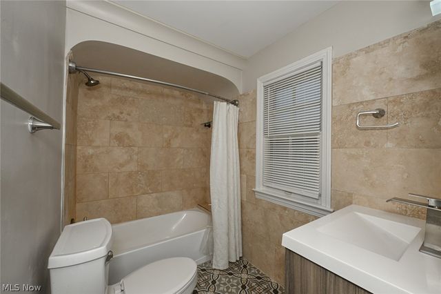 3699 Bainbridge Road, Cleveland Heights, OH 44118