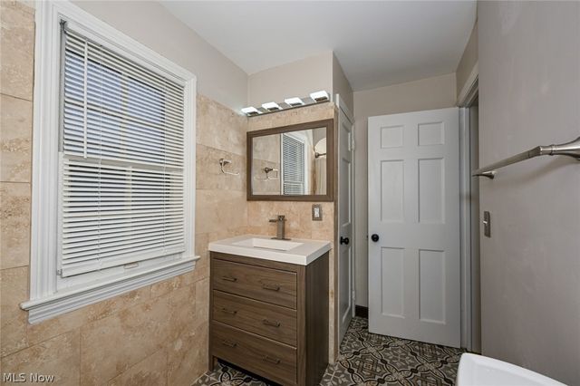 3699 Bainbridge Road, Cleveland Heights, OH 44118