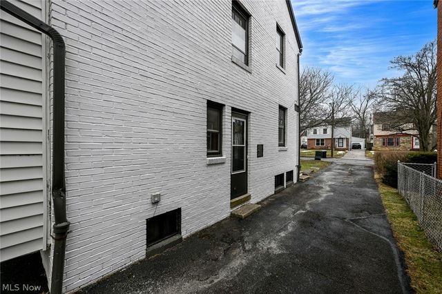 3699 Bainbridge Road, Cleveland Heights, OH 44118