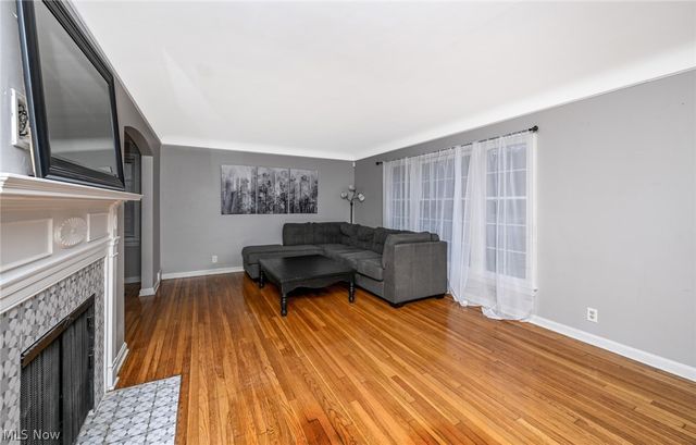 3699 Bainbridge Road, Cleveland Heights, OH 44118