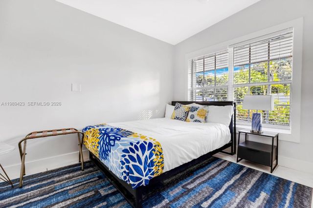 38 Miami Gardens Rd, West Park, FL 33023