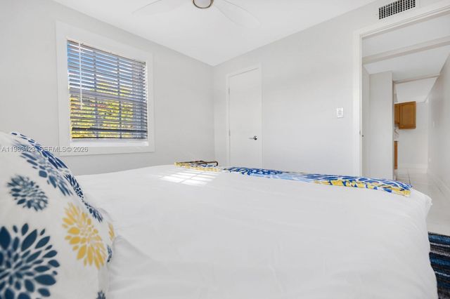 38 Miami Gardens Rd, West Park, FL 33023