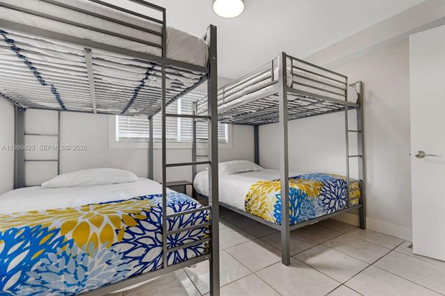 38 Miami Gardens Rd, West Park, FL 33023