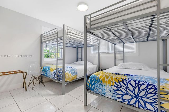 38 Miami Gardens Rd, West Park, FL 33023