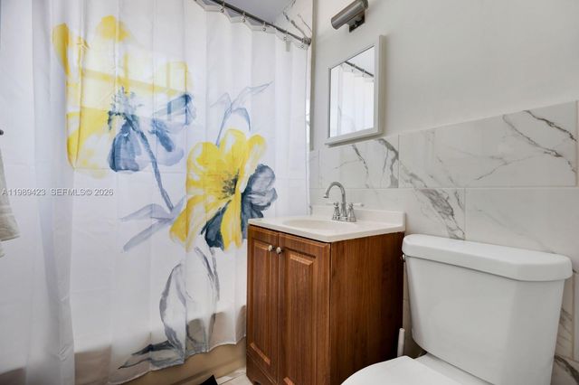 38 Miami Gardens Rd, West Park, FL 33023