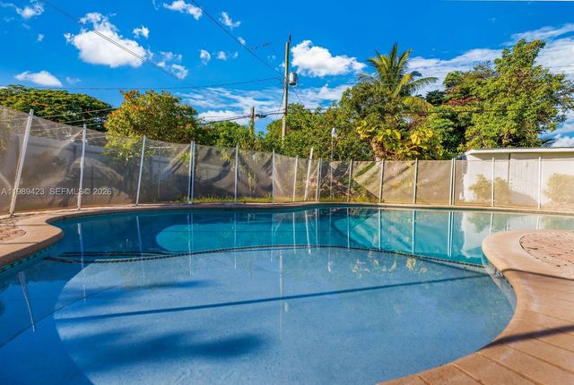 38 Miami Gardens Rd, West Park, FL 33023