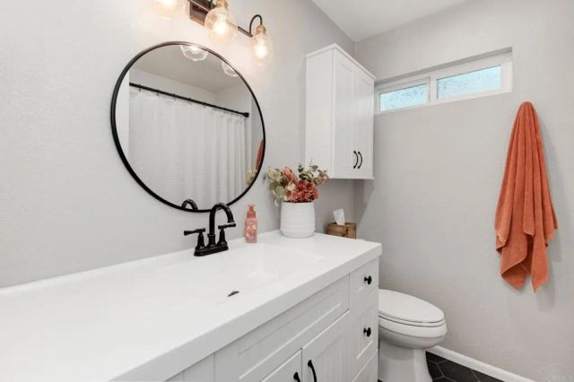 9243 Stoyer Dr., Santee, CA 92071