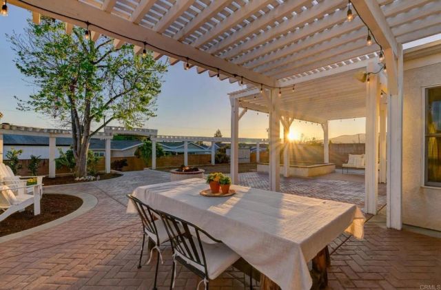9243 Stoyer Dr., Santee, CA 92071