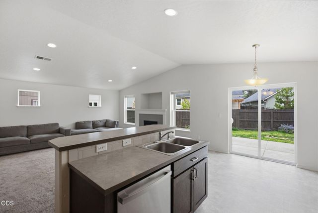 2981 NE Roxy Place, Bend, OR 97701