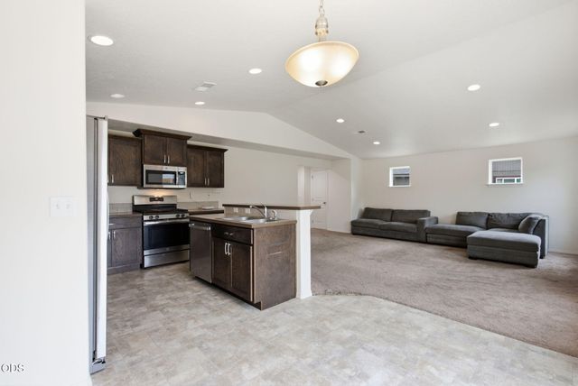 2981 NE Roxy Place, Bend, OR 97701