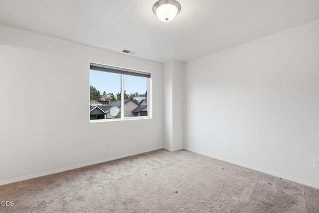 2981 NE Roxy Place, Bend, OR 97701