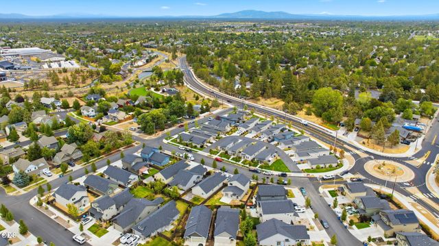 2981 NE Roxy Place, Bend, OR 97701