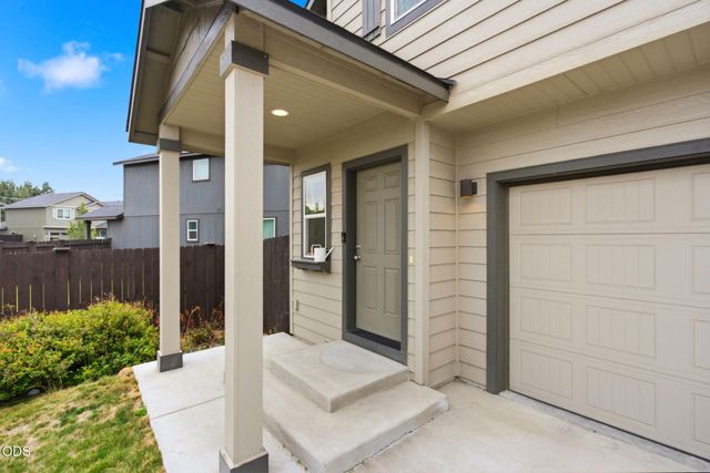 2981 NE Roxy Place, Bend, OR 97701