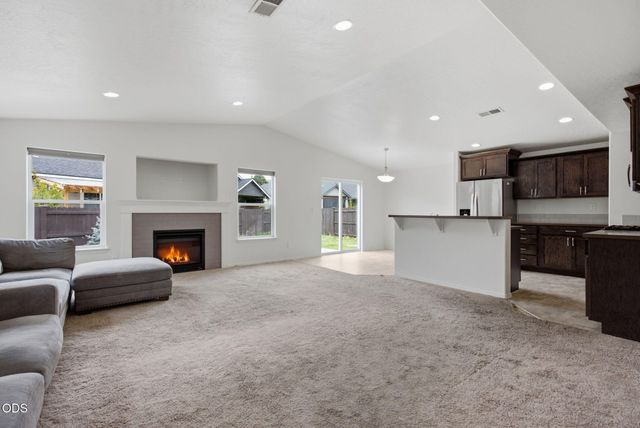 2981 NE Roxy Place, Bend, OR 97701