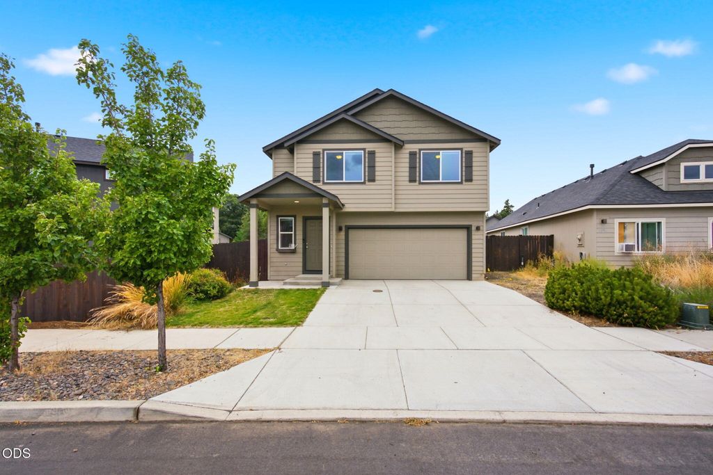 2981 NE Roxy Place, Bend, OR 97701