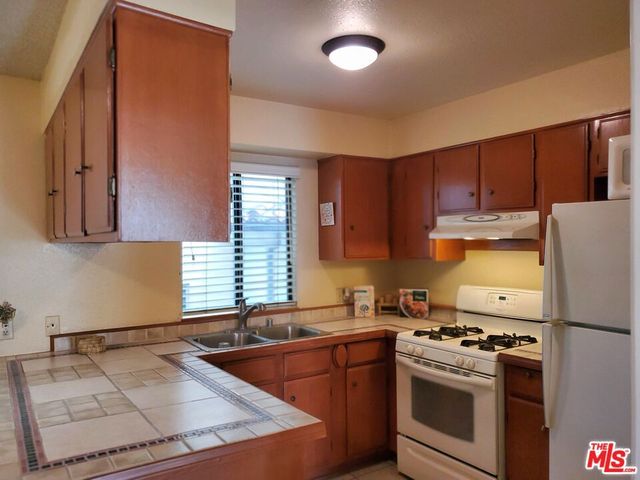 4128 W Hood Avenue B, Burbank, CA 91505