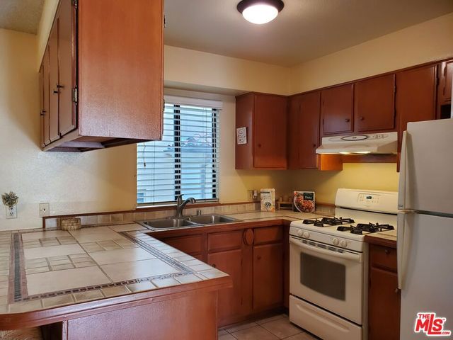 4128 W Hood Avenue B, Burbank, CA 91505