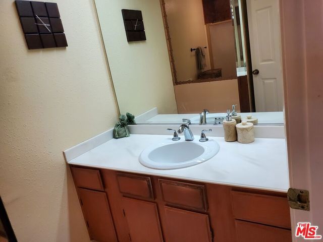 4128 W Hood Avenue B, Burbank, CA 91505