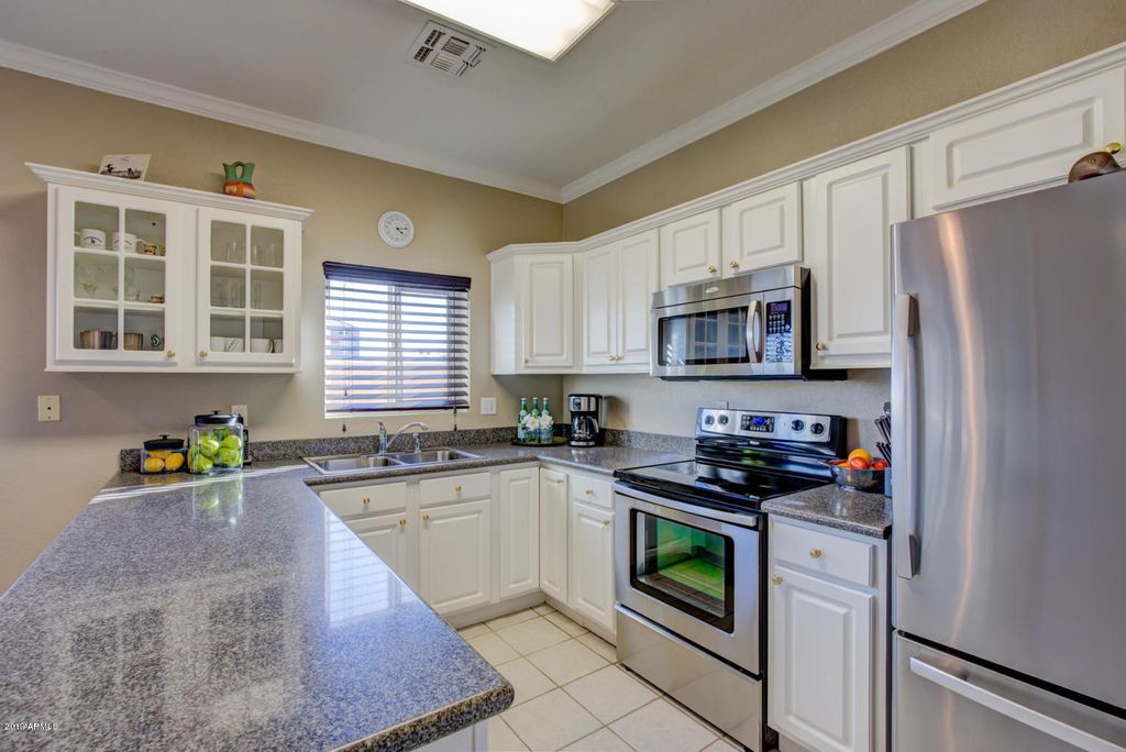 8940 W OLIVE Avenue 15, Peoria, AZ 85345