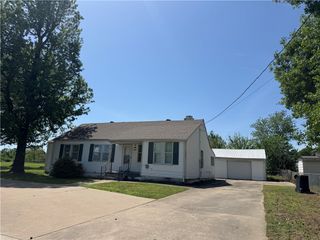 2004 S 13th Street, Rogers, AR 72758