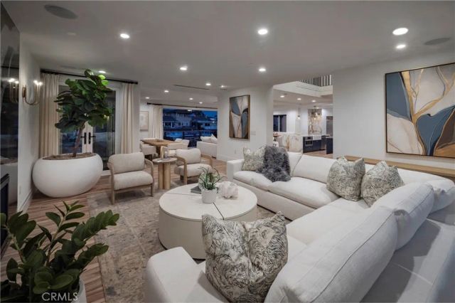 16572 Grimaud, Huntington Beach, CA 92649