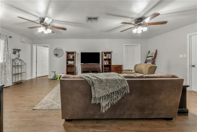 109 Sulphur Springs, Bryan, TX 77801