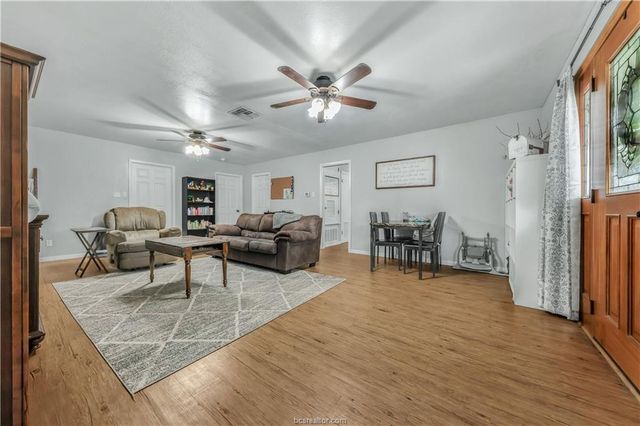 109 Sulphur Springs, Bryan, TX 77801