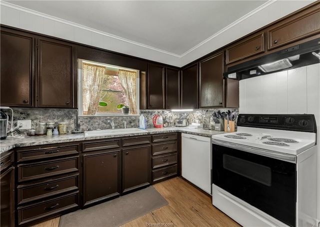 109 Sulphur Springs, Bryan, TX 77801