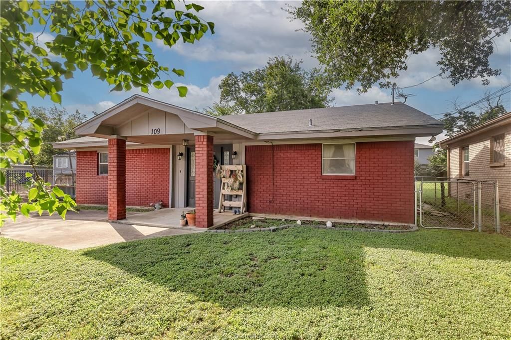 109 Sulphur Springs, Bryan, TX 77801