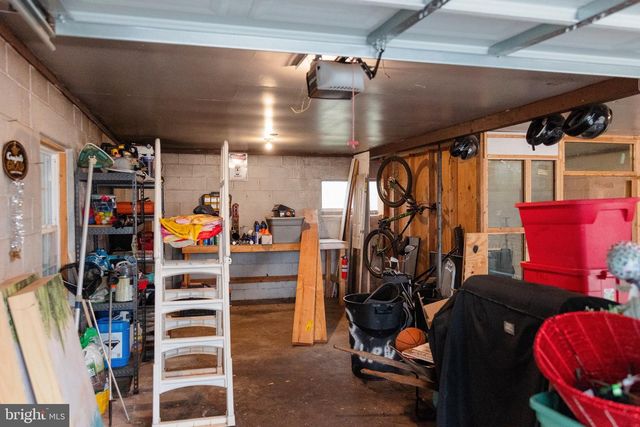 695 KOHLER SCHOOL RD, New Oxford, PA 17350